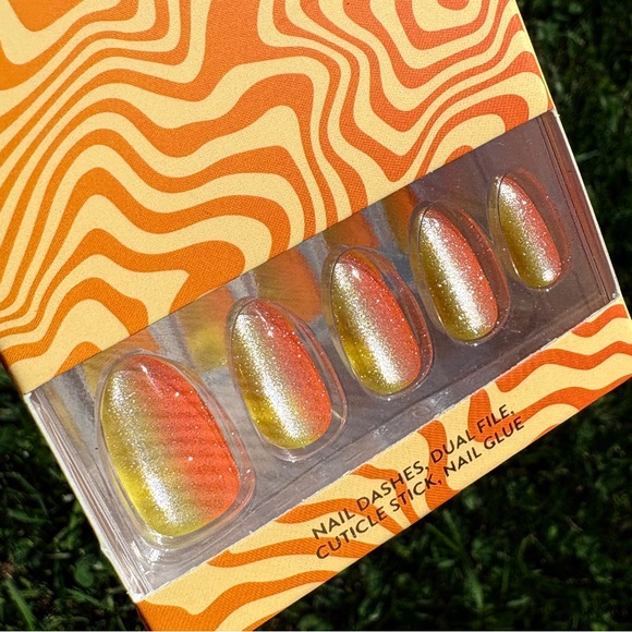 RED ASPEN NAIL DASH KIT | NIP | SOLAR FLARE, SONYA - Picture 2 of 7